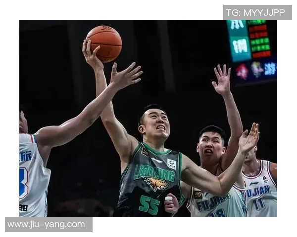 韩德君：从篮球新星到中国男篮的中流砥柱，见证时代的变迁与荣耀